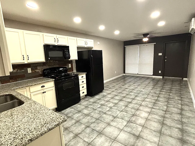 Maderas Apartments — Photo 19