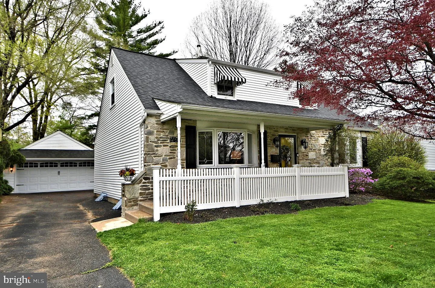782 N Hills Ave photo 1