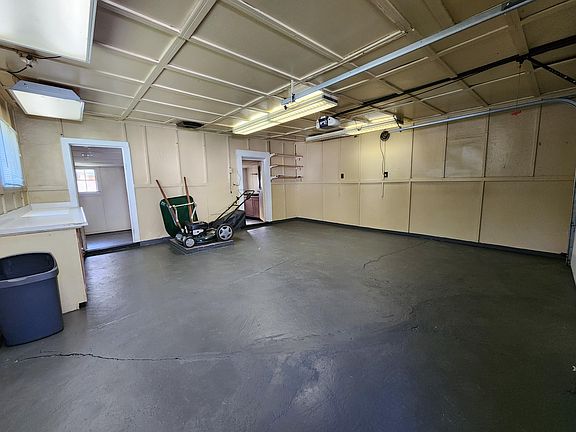 2nd image of 5094 Henshaw St