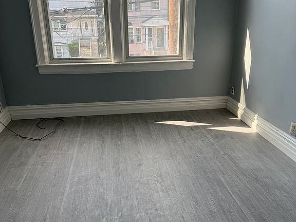 4th image of 168 Garfield Ave