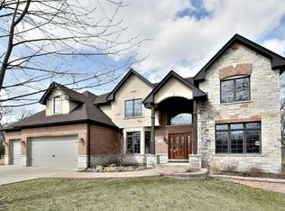 700 E White Pine Rd, Addison, IL 60101