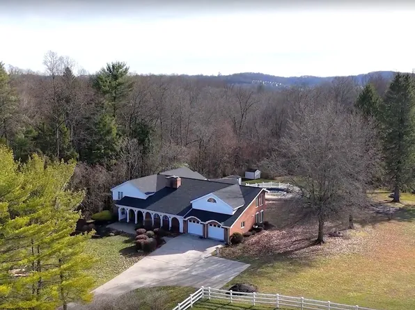 1646 Mary Lou Retton Dr, Fairmont, WV 26554