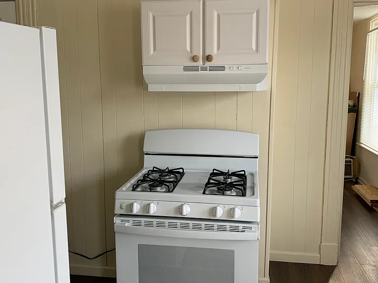 409 Locust St — Photo 8