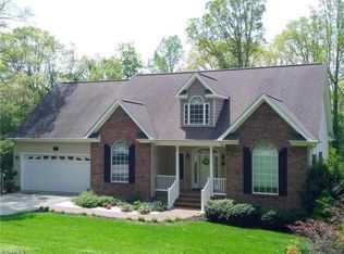 128 Oaklawn Rd, Mount Airy, NC 27030