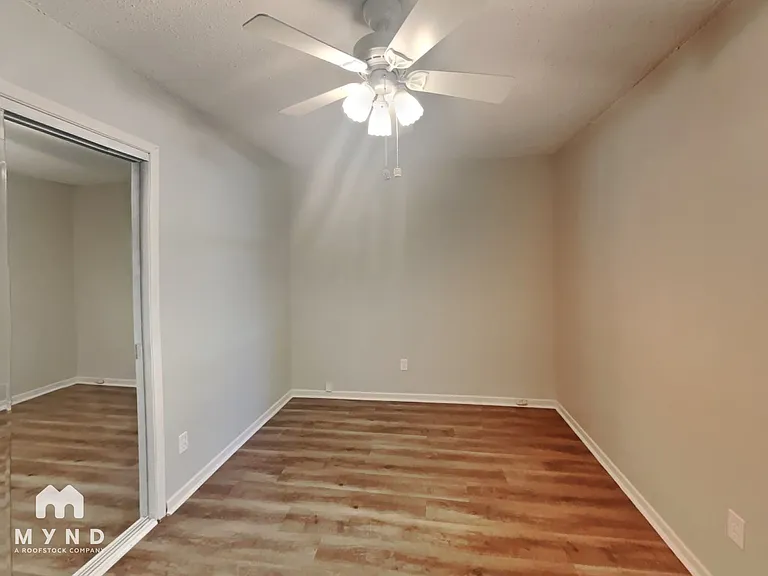 5910 Honeysuckle Cir — Photo 14