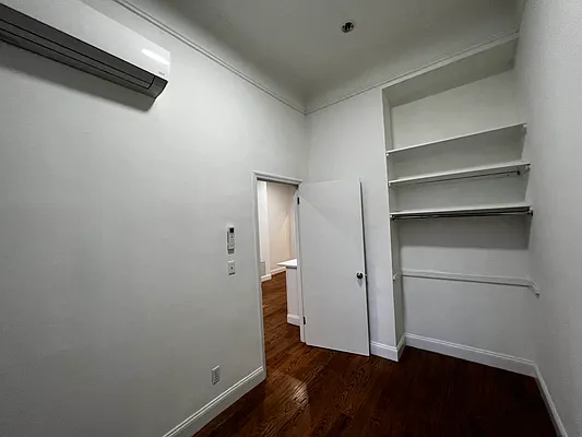 Rented by Salon Realty Corp | media 14