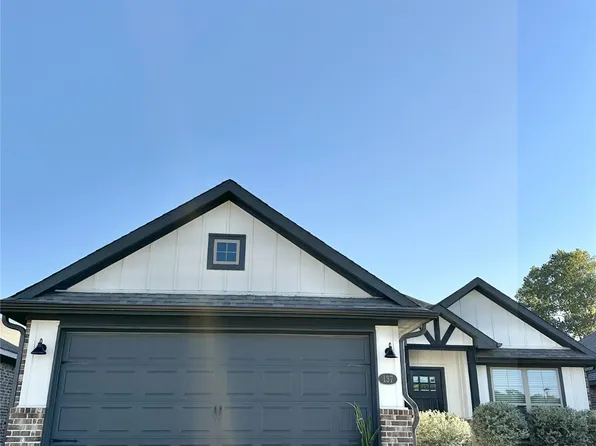 137 Maverick Ln, Pilot Point, TX 76258