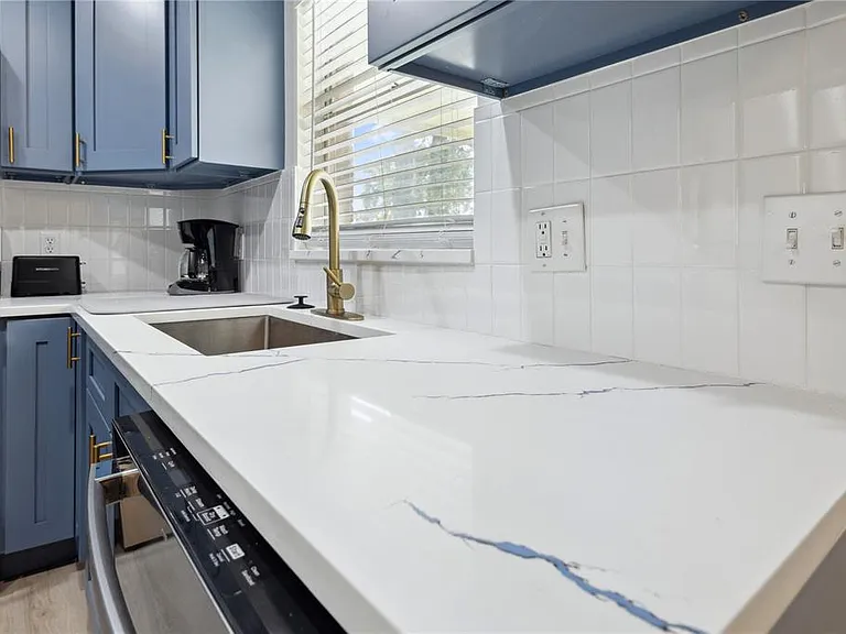 1809 E Knollwood St — Photo 10