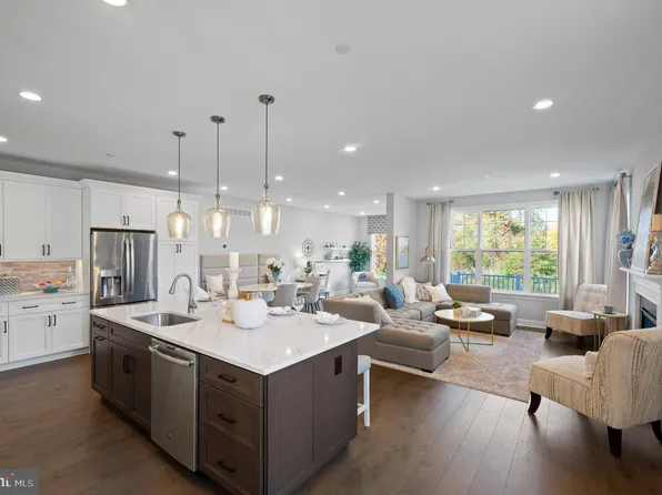 300 Ridgewood Dr, Royersford, PA 19468