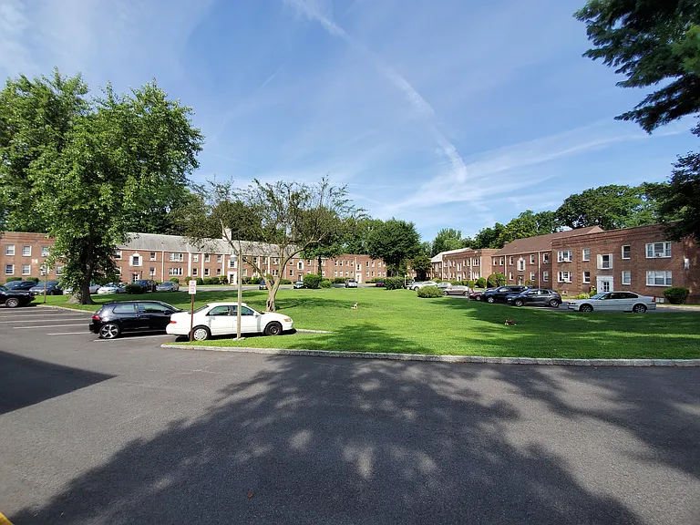 Fulton Park Apartments — Photo 16