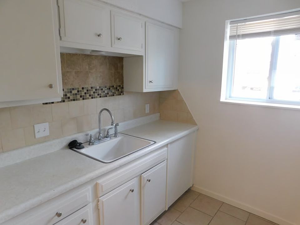 1st image of 1920 W Towanda Ave APT 13