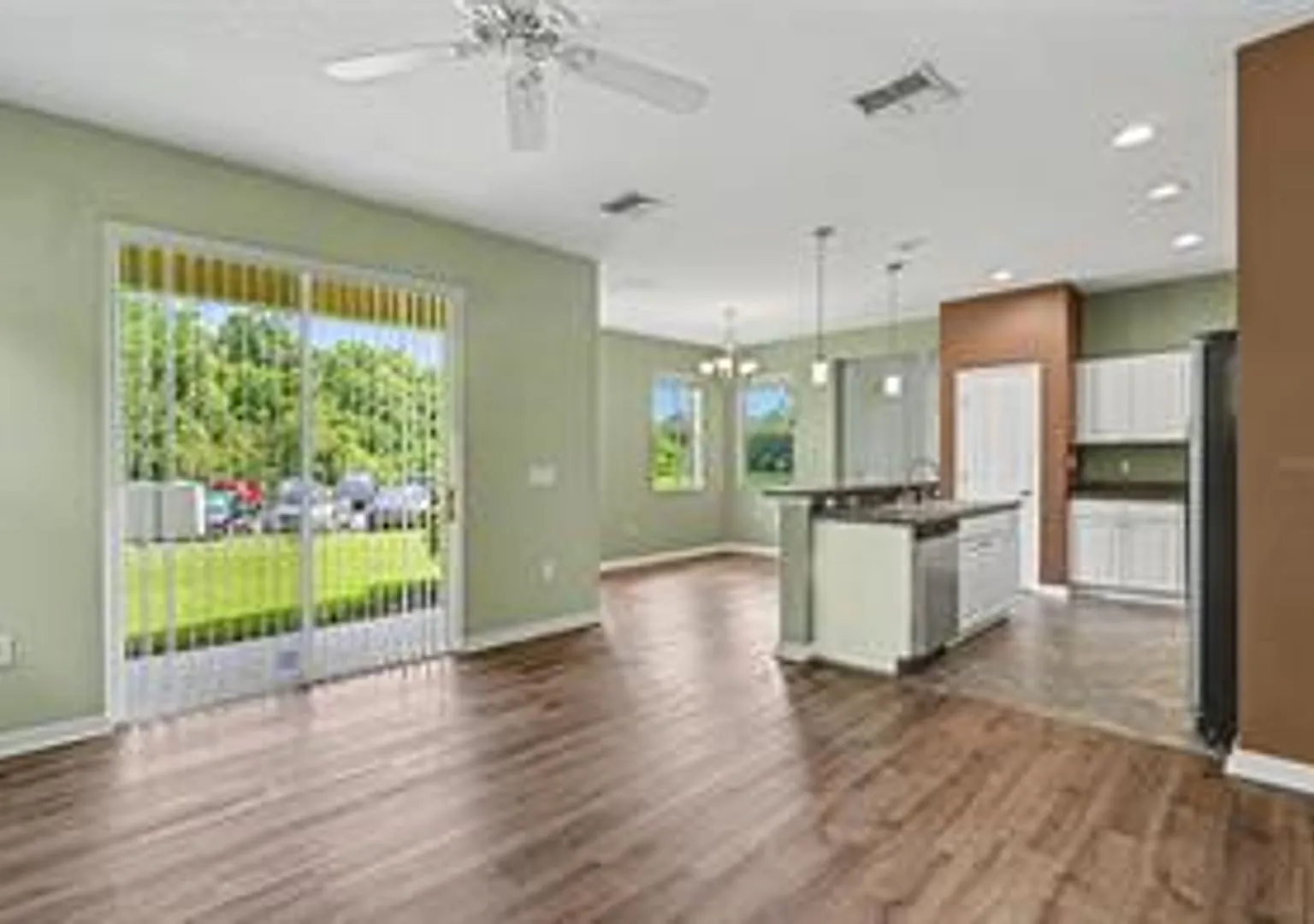 Spacious 3 Bedroom / 2.5 Bath Townhouse at Preserve at Eagle Lake — Photo 4