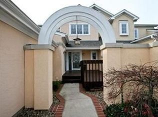3713 Somerset Dr, Prairie Village, KS 66208