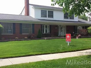 11362 Olive St, Warren, MI 48093