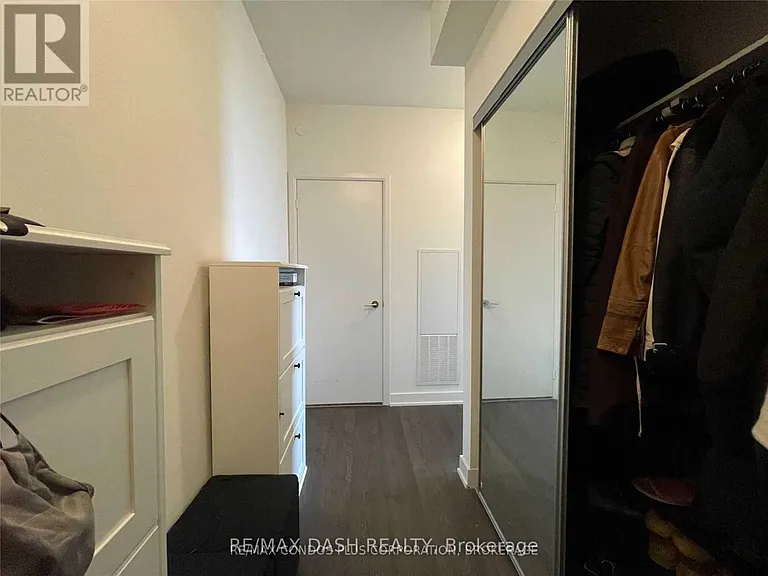 27 Bathurst St #902W — Photo 4