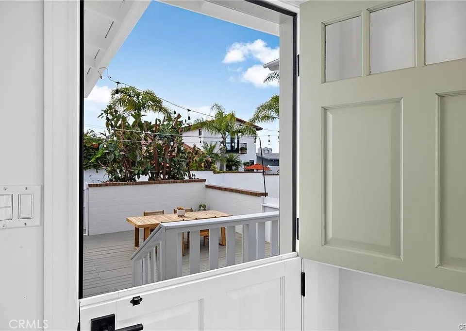 226 La Jolla Dr