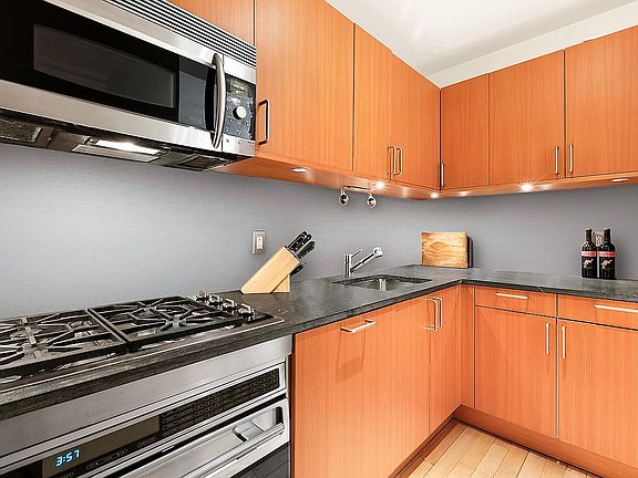 2nd image of 450 E 83rd St APT 3A
