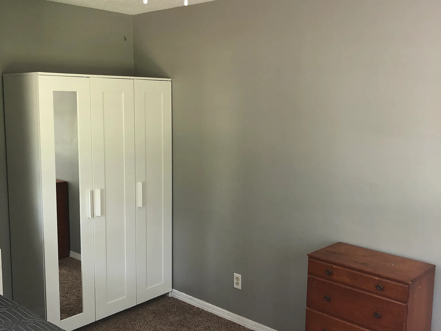 1 bed, 2700 sqft, $850 — Photo 2