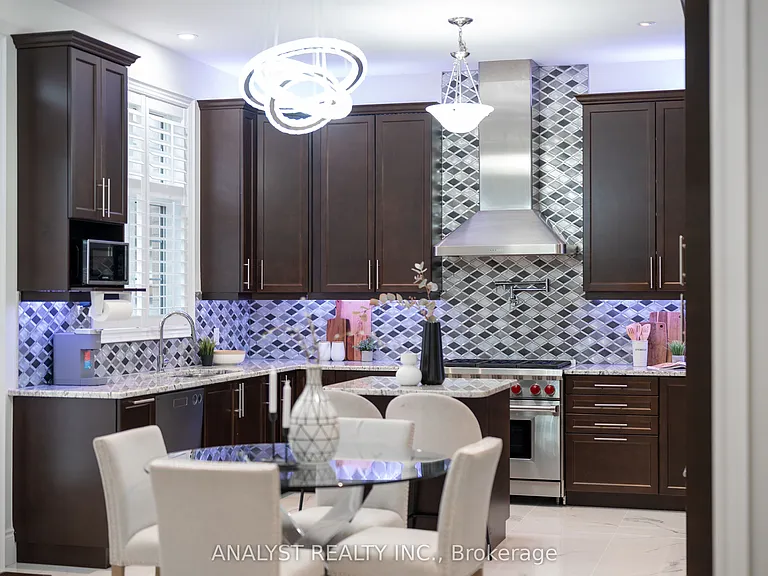 61 Ross Vennare Cres — Photo 11