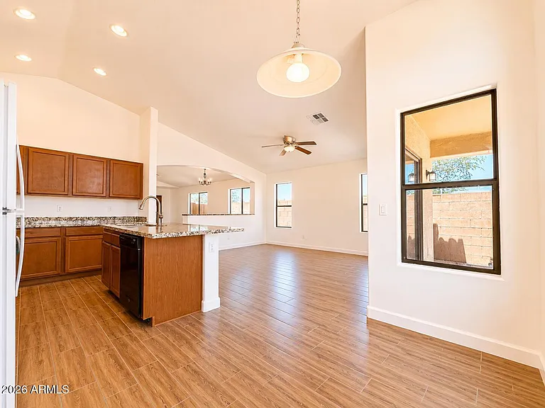 5256 W Pleasant Ln — Photo 7