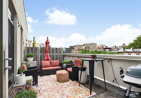 4th image of 315 Gates Ave APT 4L