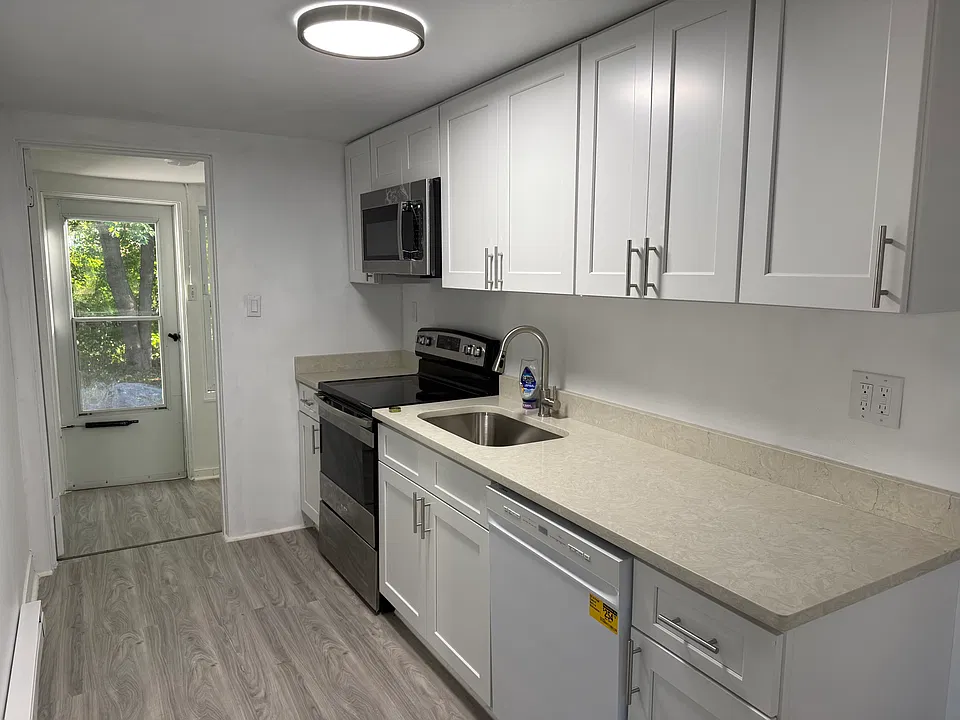 85-87 Morse Ave