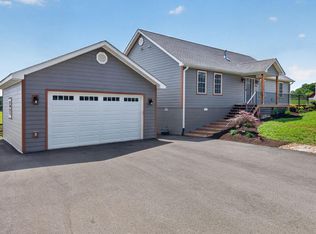 830 Meadow Lark Ln, Byrdstown, TN 38549