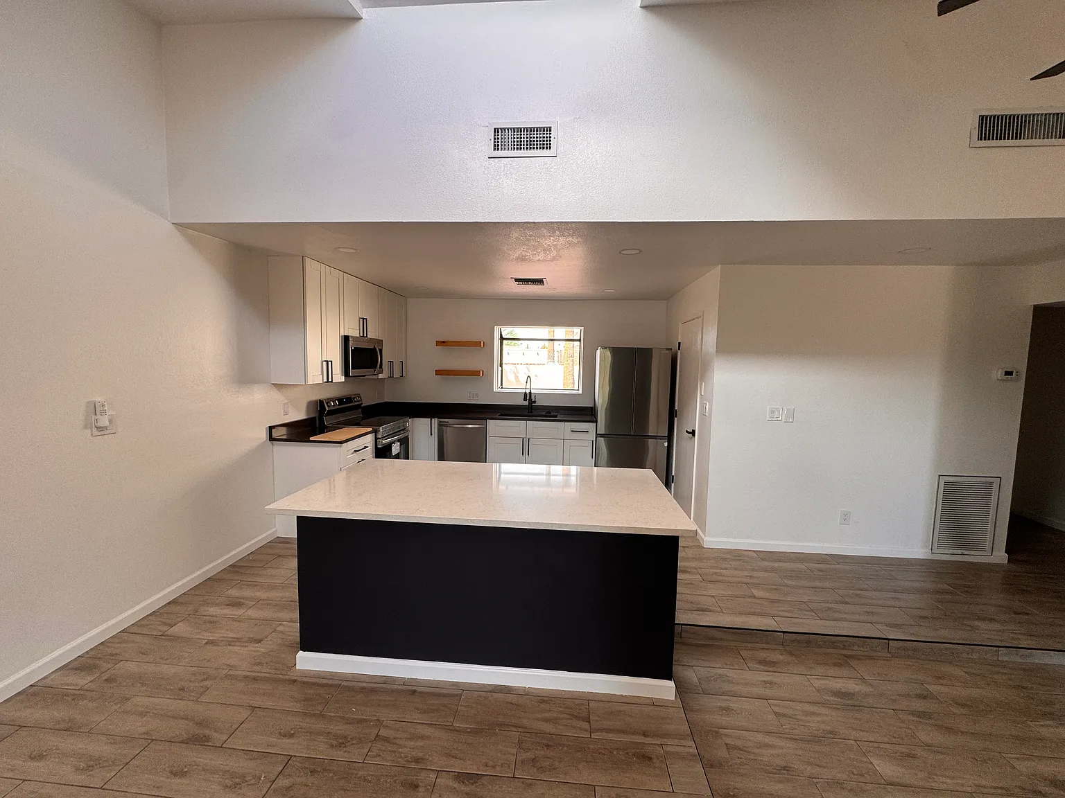 2 bed, 1262 sqft, $2,200 — Photo 2
