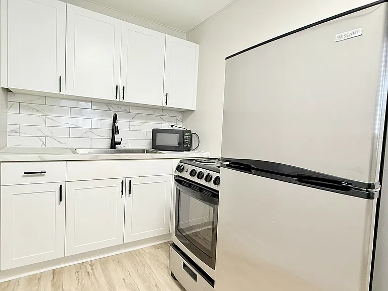 308 Askin Ave #5 — Photo 4