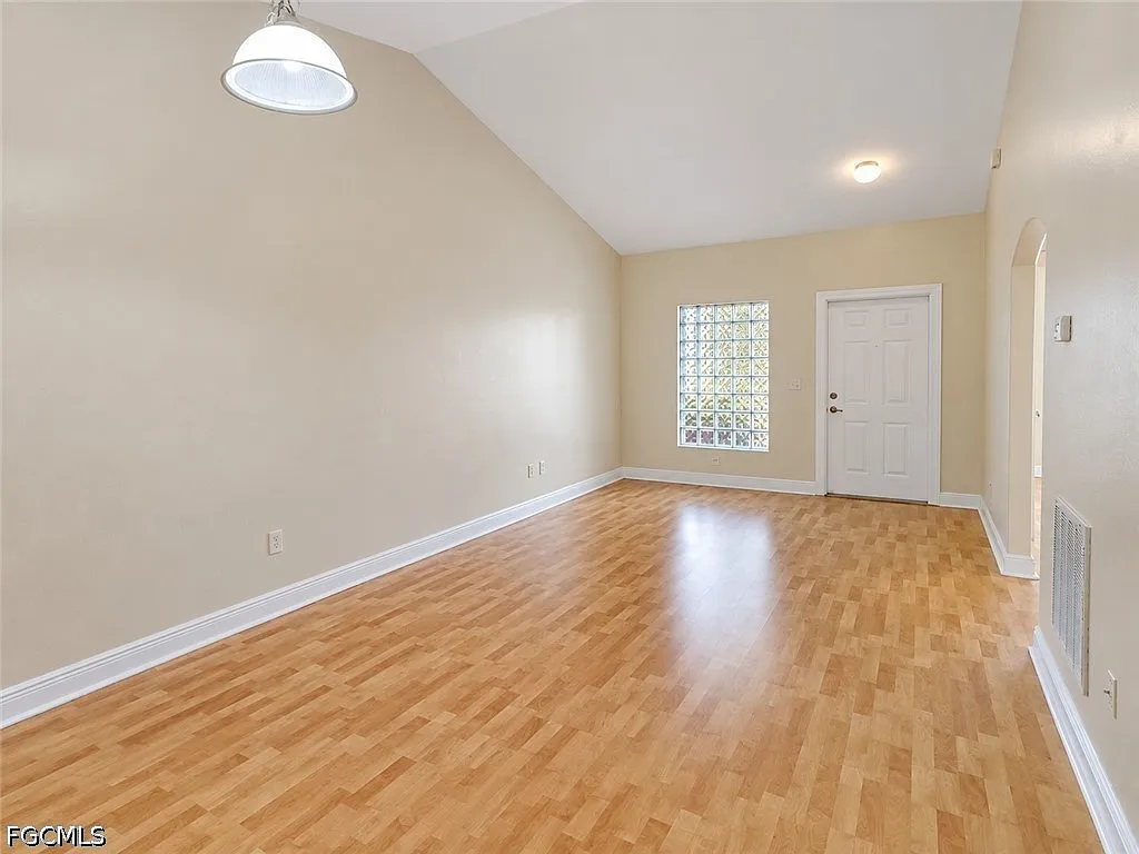 2 bed, 2.0 bath, 939 sqft, $1,450 — Photo 3