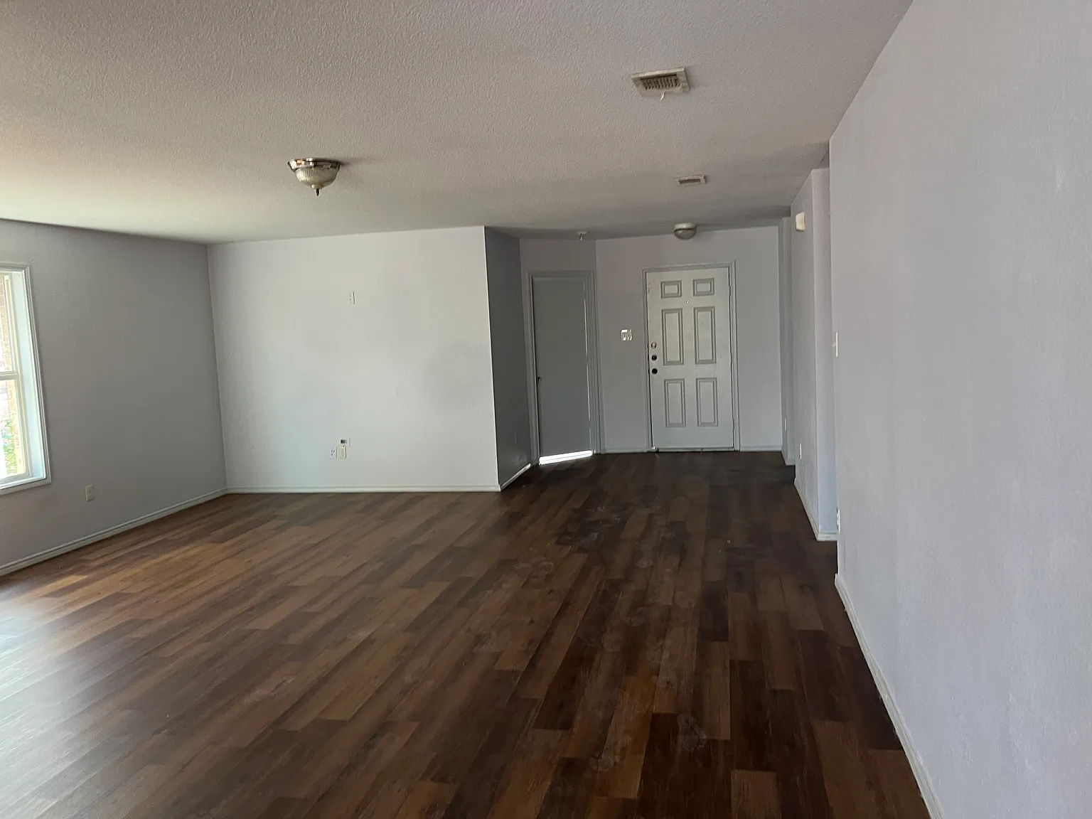 4 bed, 2138 sqft, $2,375 — Photo 2