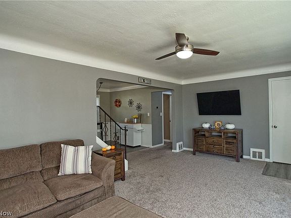 3rd image of 387 E 310th St