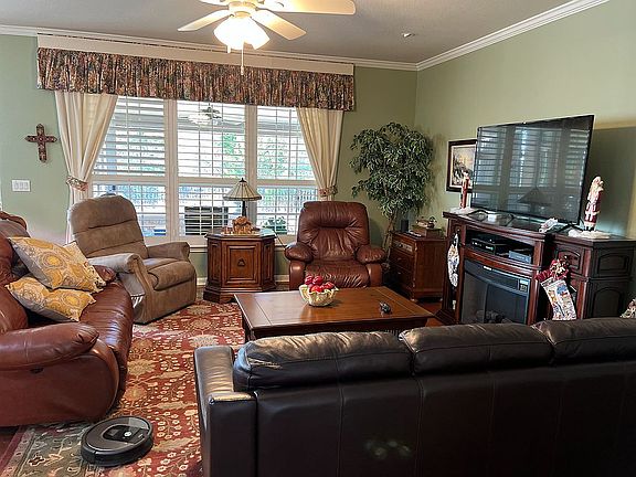 3rd image of 402 Lake Sommerville Trl