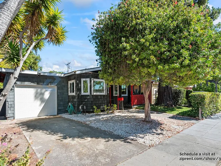 1038 Colton Ave — Photo 2