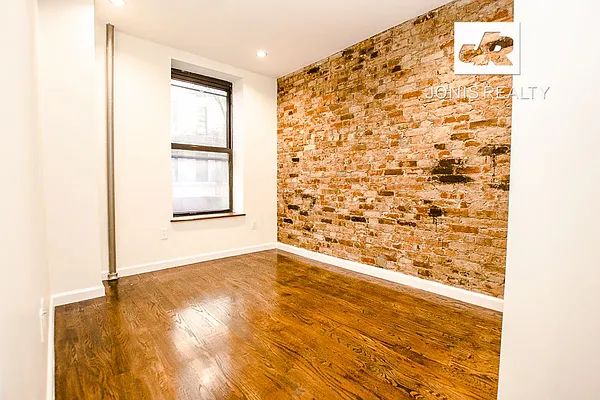 Rented by Jonis Realty | media 3