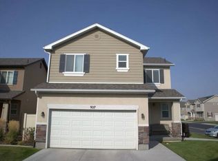 927 W Stonehaven Dr, North Salt Lake, UT 84054