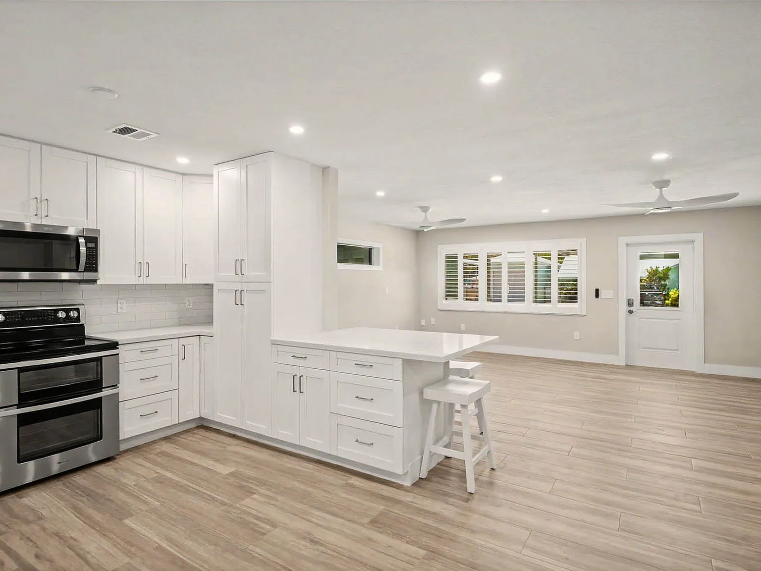 3 bed, 3.0 bath, 1444 sqft, $3,500 — Photo 2