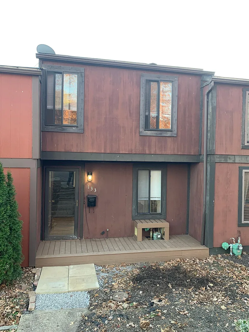 133 Old Meadow Rd photo 1
