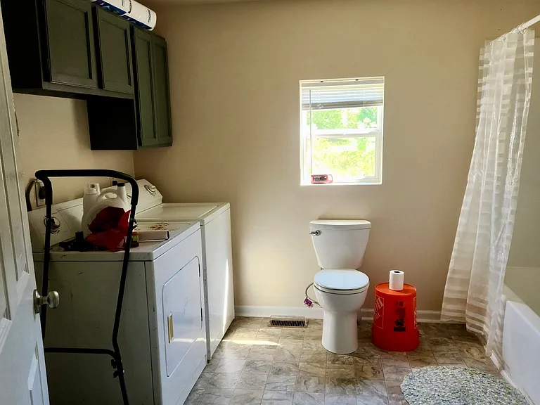 209 Walnut St — Photo 9