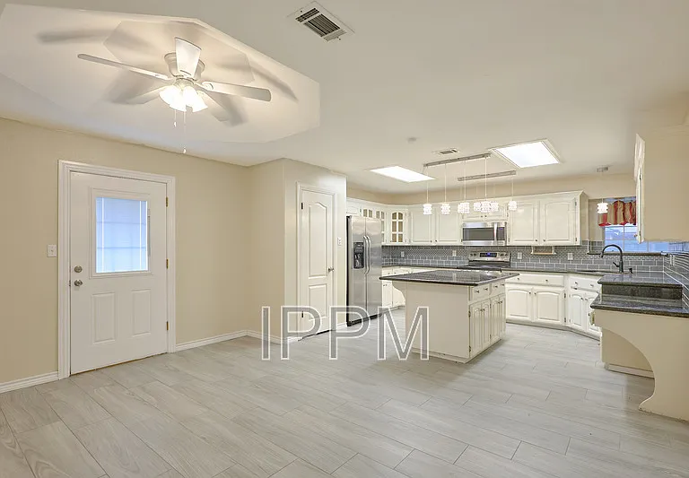 2609 Thomas Ln — Photo 13