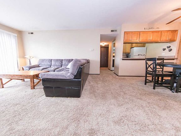 3rd image of 5227 James Ln APT 1423
