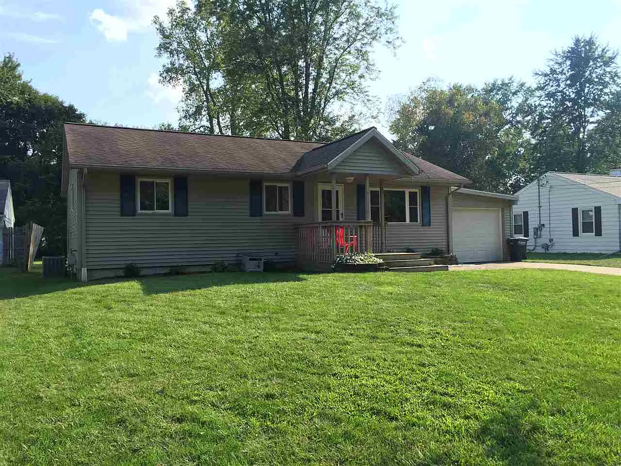 121 Bradley Dr photo 1