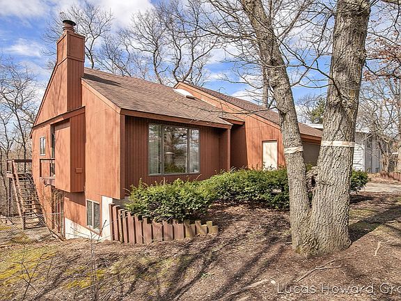 3rd image of 1331 Cornell Dr SE