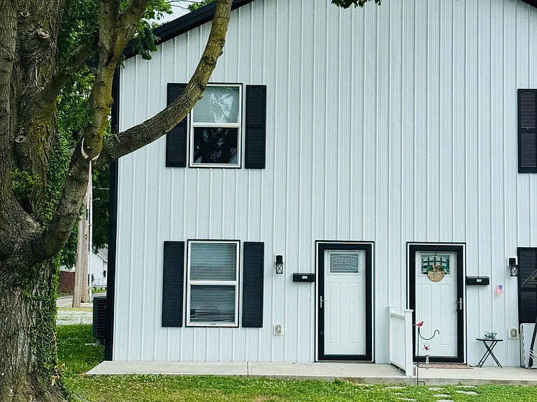 120 E Harrison St — Photo 2
