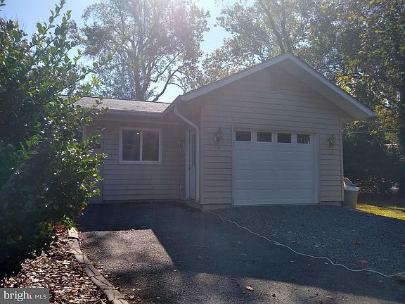 3rd image of 9921 Farr Dr