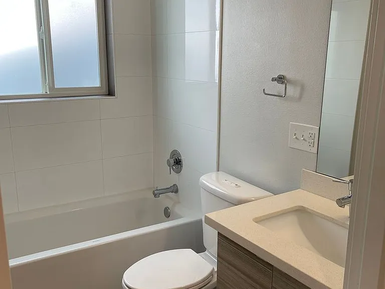 6408 Phinney - Located at the top of Phinney Ridge — Photo 23