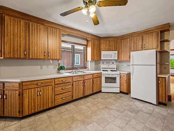 3rd image of 35-37 Wright Ave #2