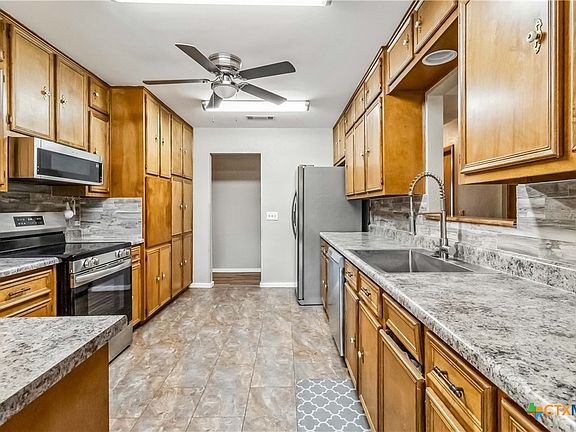 4th image of 218 Cardinal Dr
