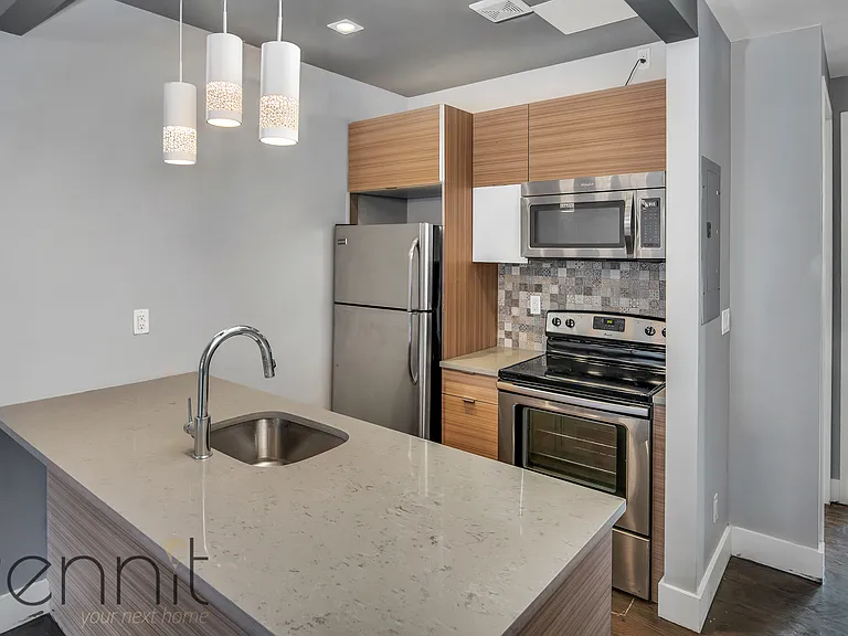 575 Van Buren St #2 — Photo 4