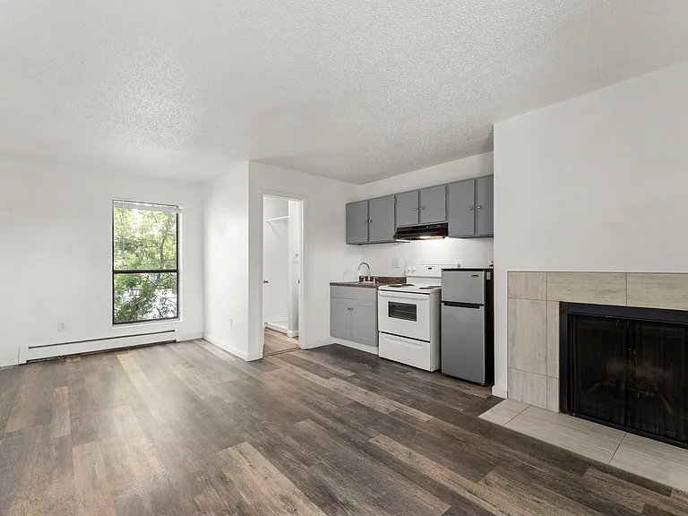Goss Street Apartments — Photo 11